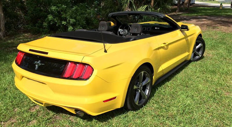 Rent Ford Mustang Cabrio photo 2