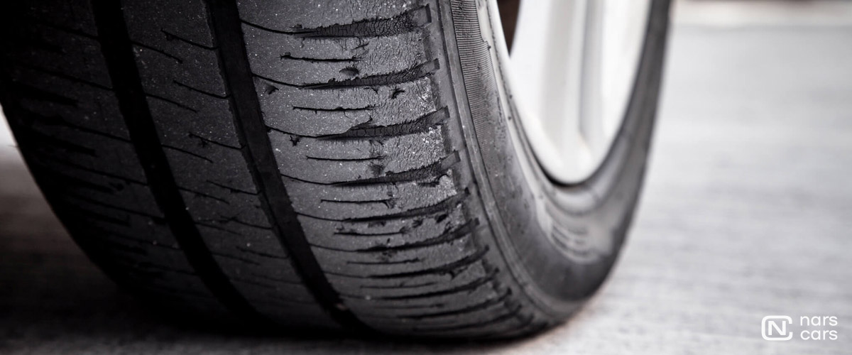 Чем опасны изношенные и лысые шины зимой