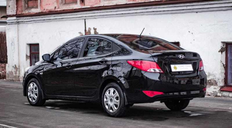 Rent Hyundai Accent  photo 2