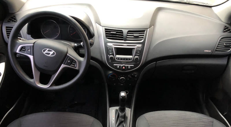 Rent Hyundai Accent  photo 4