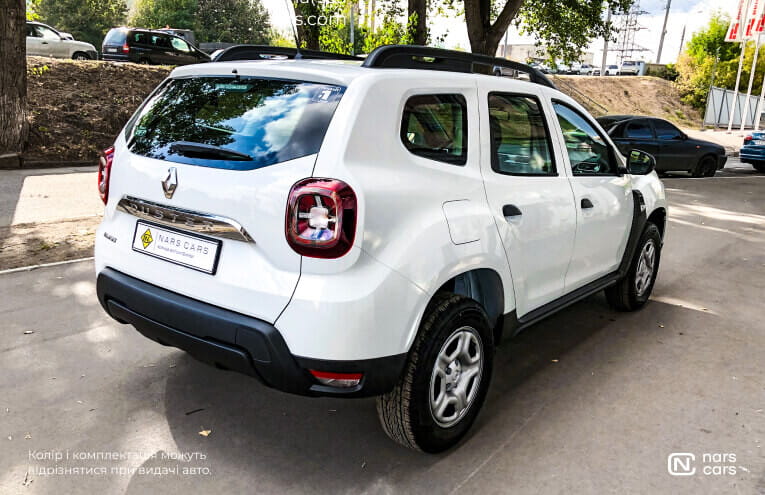 Rent Renault Duster photo 3