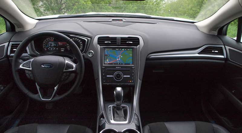 Rent Ford Mondeo photo 4
