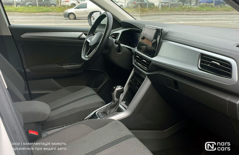 Rent Volkswagen T-Roc photo 11