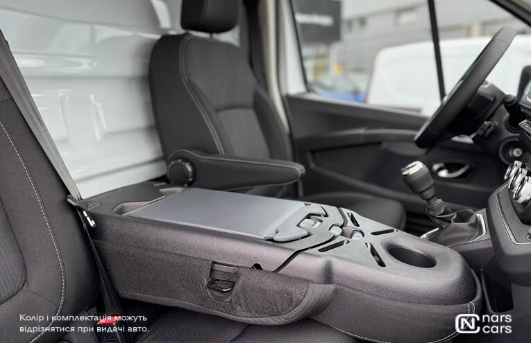 Rent Renault Trafic photo 11