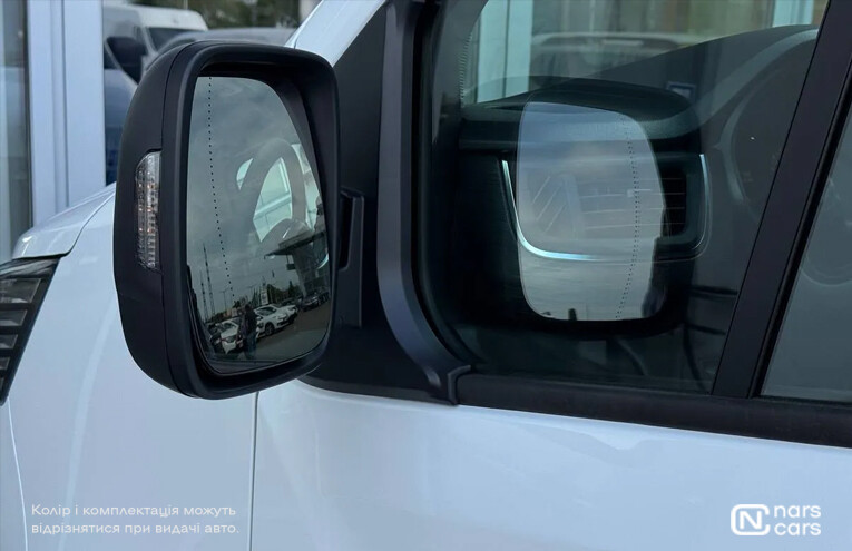 Rent Renault Trafic photo 8