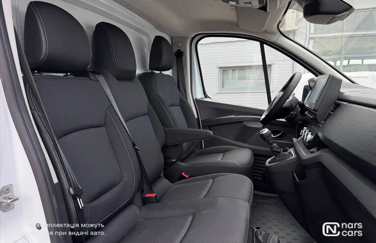 Rent Renault Trafic photo 10